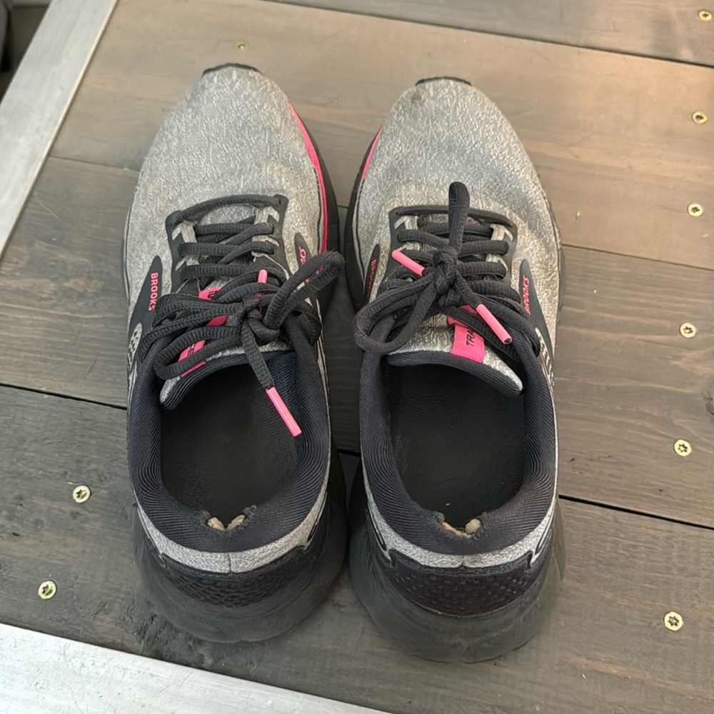 Brooks size 8